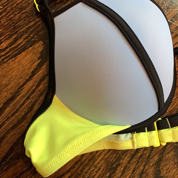 Victoria’s Secret bikini top - Picture 2 of 4